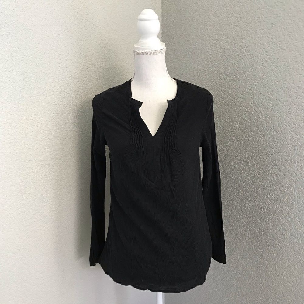 Vineyard Vines Woman's Black V Neck Top Size S